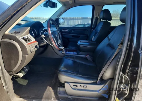 2013 Cadillac Escalade Esv Luxury z USA, uszkodzony, nr VIN 1GYS4HEF6DR282410